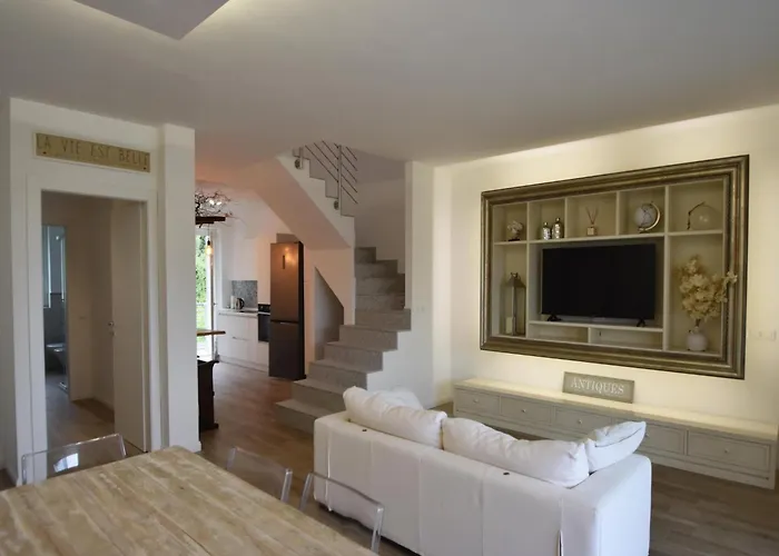 Near Maggiore Feriehus