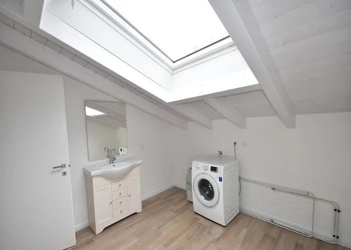 Near Maggiore Feriehus